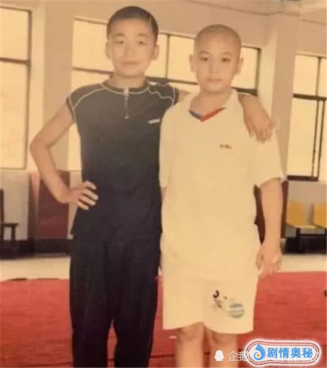12岁王宝强和8岁释小龙旧照曝光,网友:原来他俩还有这层关系