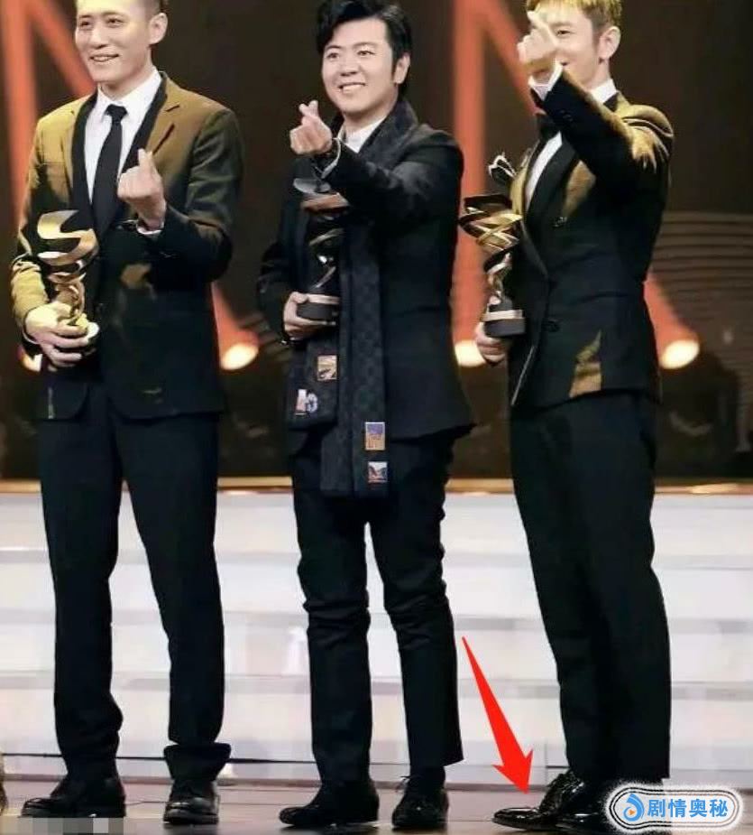 黄晓明的鞋厉害了一张合影曝光男星真实身高网友装高需谨慎
