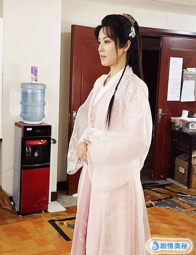邢恩的粗布女装被吐槽难看,那换上仙纱裙的她,你们还觉得不美吗