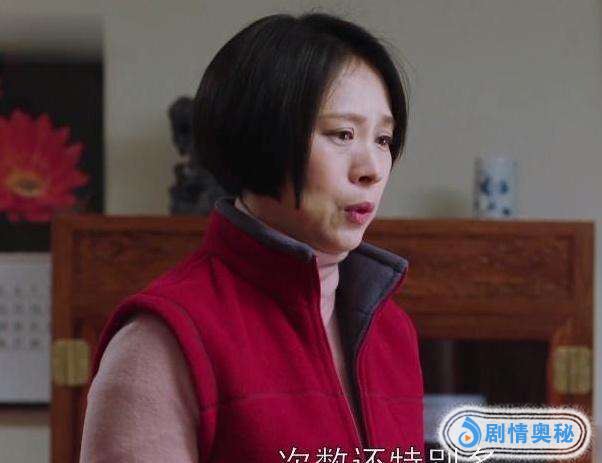 饰演保姆蔡根花的演员叫涂凌,10月25日出生于浙江武义,毕业于北京电影