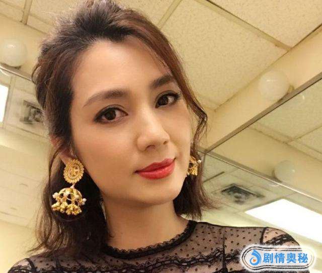 为何这么多人心疼洪欣至少还有一双儿女对你百依百顺