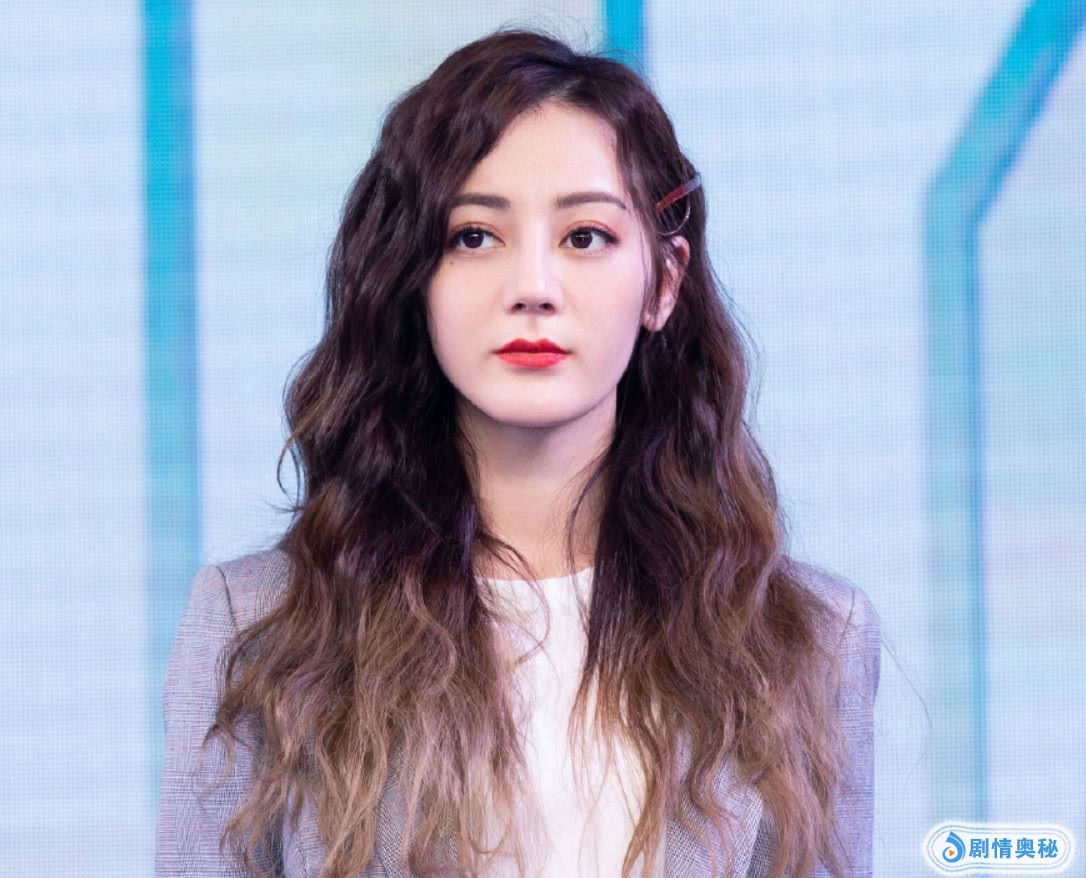 为啥热巴总是长发及腰,看她短发造型后,才懂啥是"小萌新"