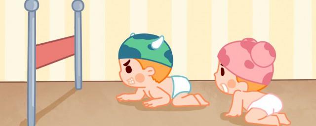宝宝一岁不会爬怎么办
