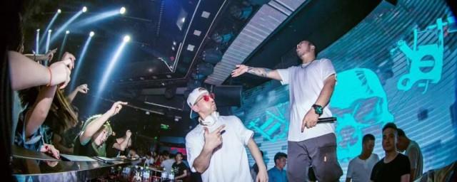 蹦迪选手是什么意思