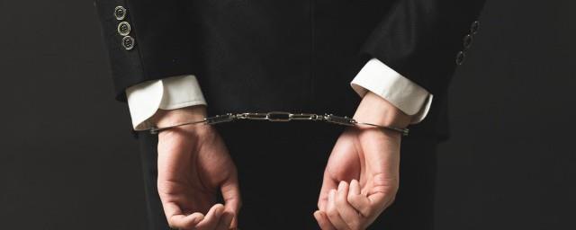 轻伤怎么判刑