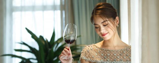 一杯美酒歌词