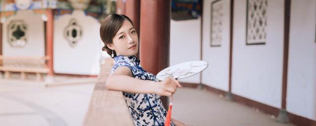 霸气个人简介女10个字
