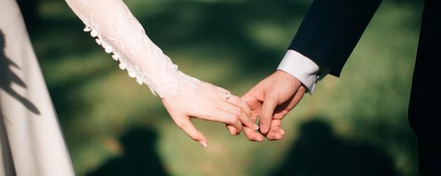 朋友圈发结婚照配什么文字