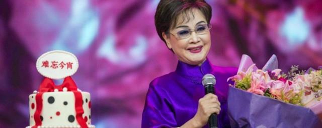 难忘今宵是历届春晚的保留曲目它是在哪届春晚首次出现的