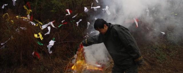 清明节上坟为什么要放鞭炮