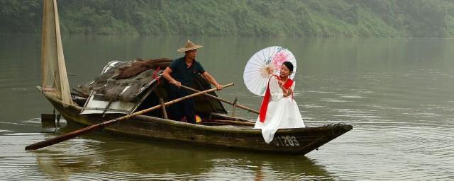 妹妹你坐船头是什么歌