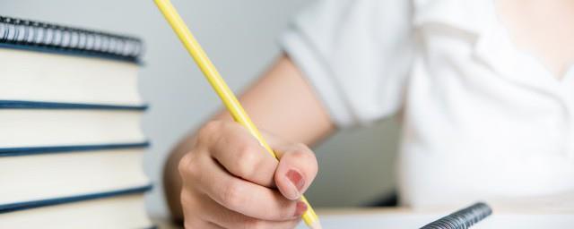 敝人不胜惶恐的敝拼音是什么