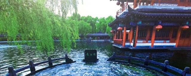 天下泉城和江北水城分别指