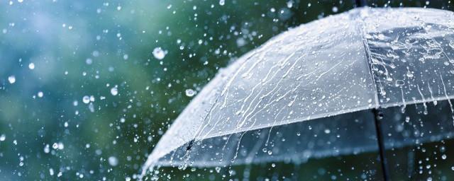 形容滂沱大雨的诗句