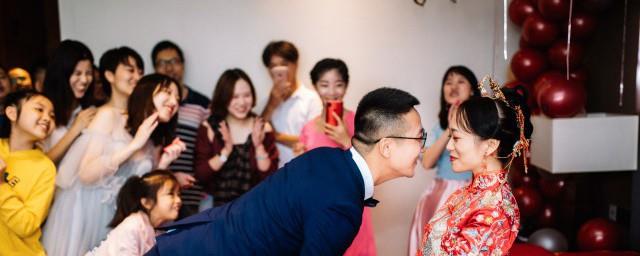结婚一般几套衣服