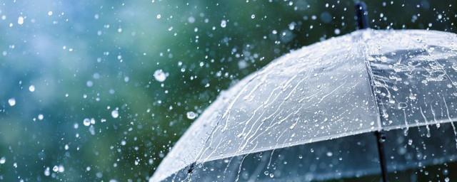 适合下雨天发朋友圈的图文说说