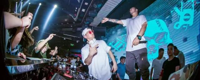喊麦歌词霸气一点的