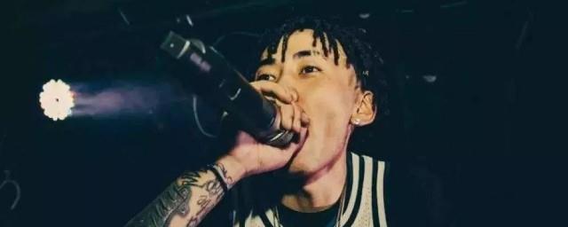马思唯backtoback歌词