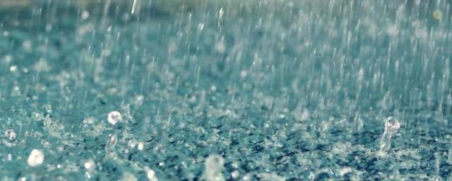 形容下大雨的句子