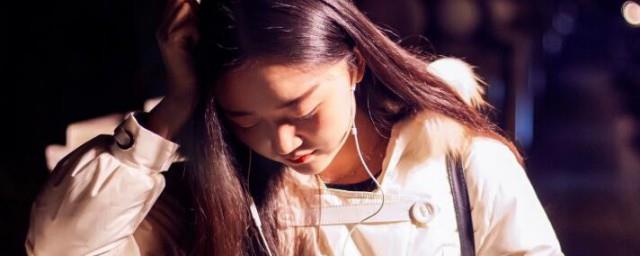 你在偷看我什么歌