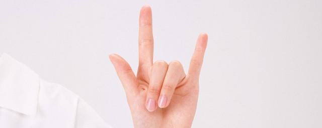 伸三个手指的手势是什么意思