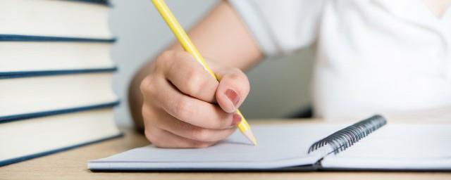多情人都把灵魂给了谁这句话什么意思