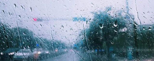 梦见下雨收衣服是什么意思