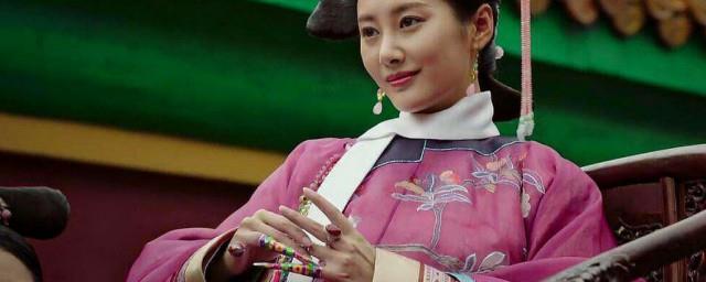清朝妃子脖子上的白色带子作用