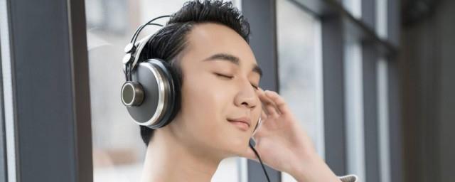 战友战友亲如兄弟歌词