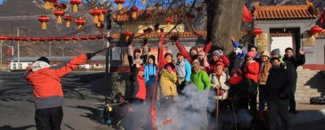 除夕放炮仗的寓意