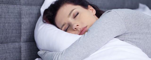 女人梦见水是什么含义