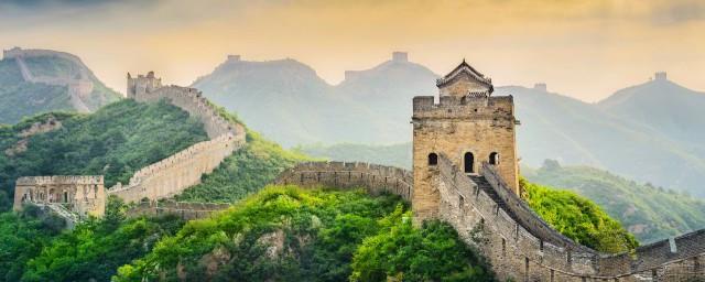 万里长城是哪个朝代修建的