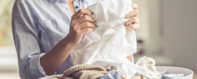 婴儿衣服上的奶渍发黄怎么清洗