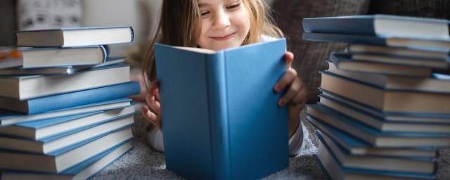 带有金字旁的女孩名字大全