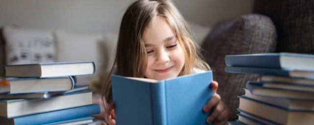 金字旁的女孩子名字