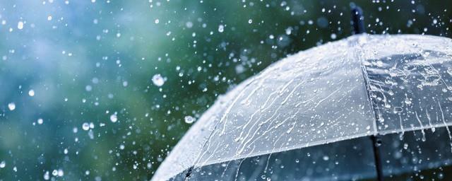 下雨天的经典句子心情短语