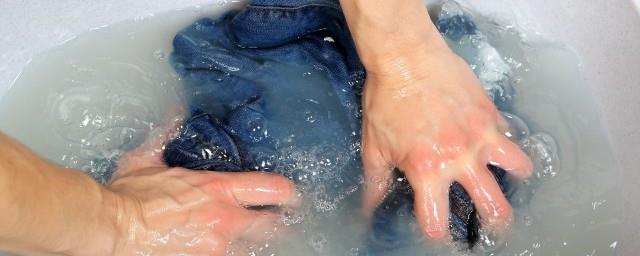女人梦见洗衣服用手洗什么意思