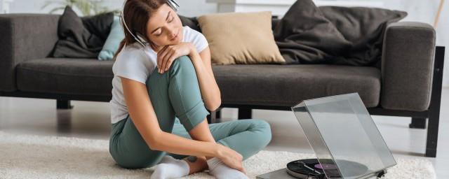 爱上一个没可能的人注定就在人海中擦身是什么歌
