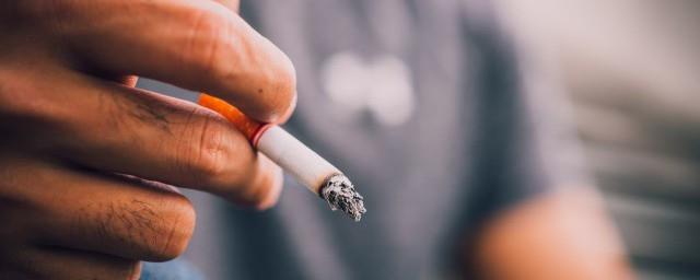 烟灰缸里不放水啥意思