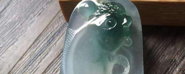 两条金鱼的翡翠的寓意