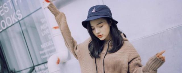 棕色毛衣配什么颜色的衬衫里搭